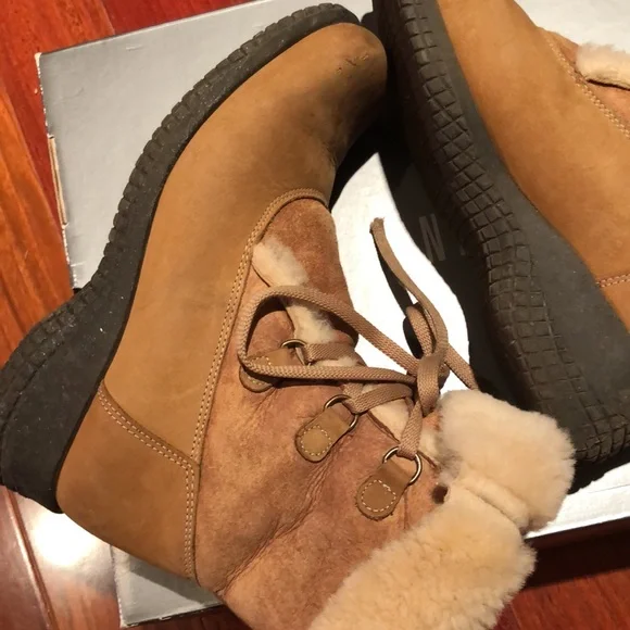 La Canadienne  🎉host pick🎉Laila shearling boots - Picture 5 of 13